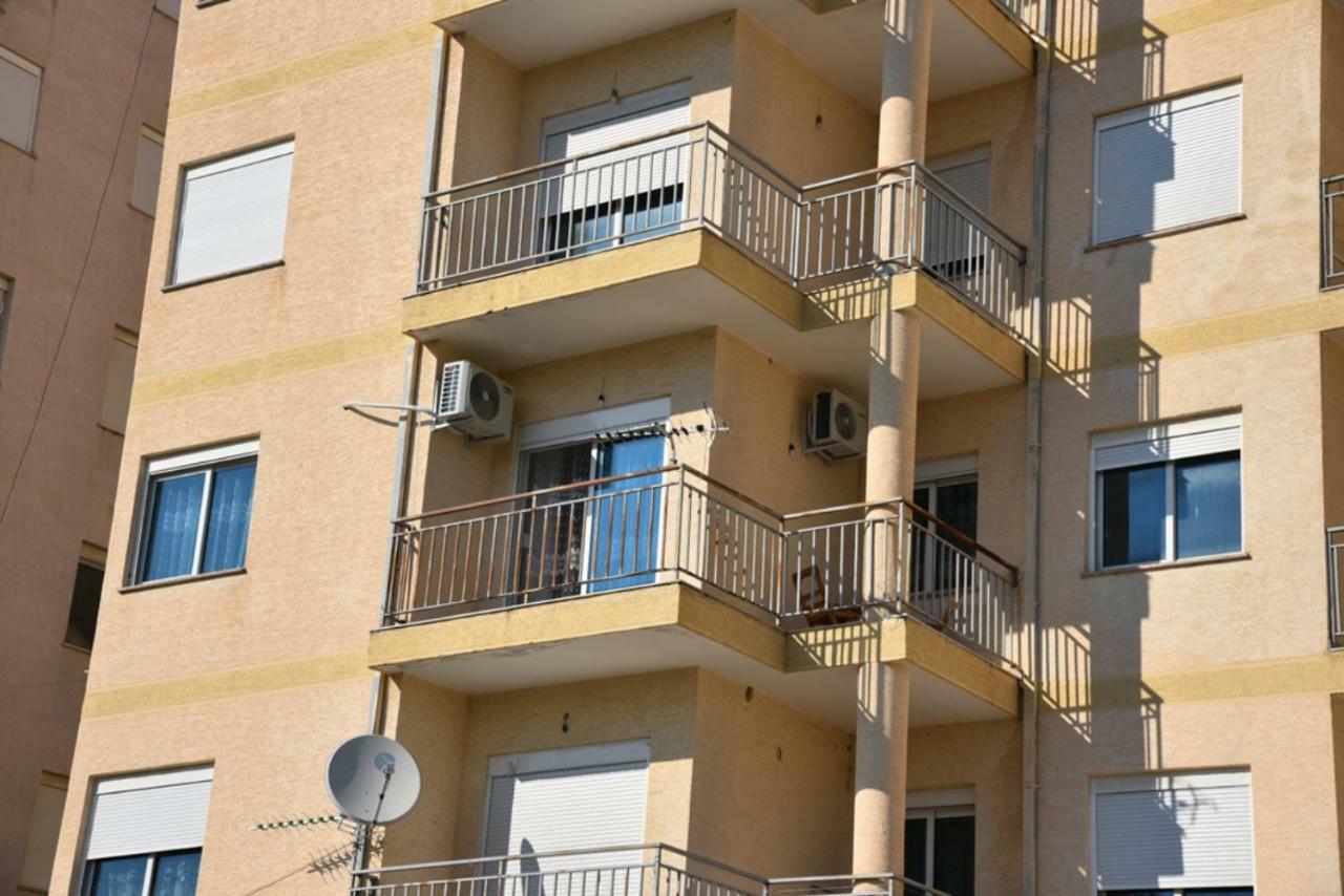 Gzim'S Apartment Durres Exterior photo