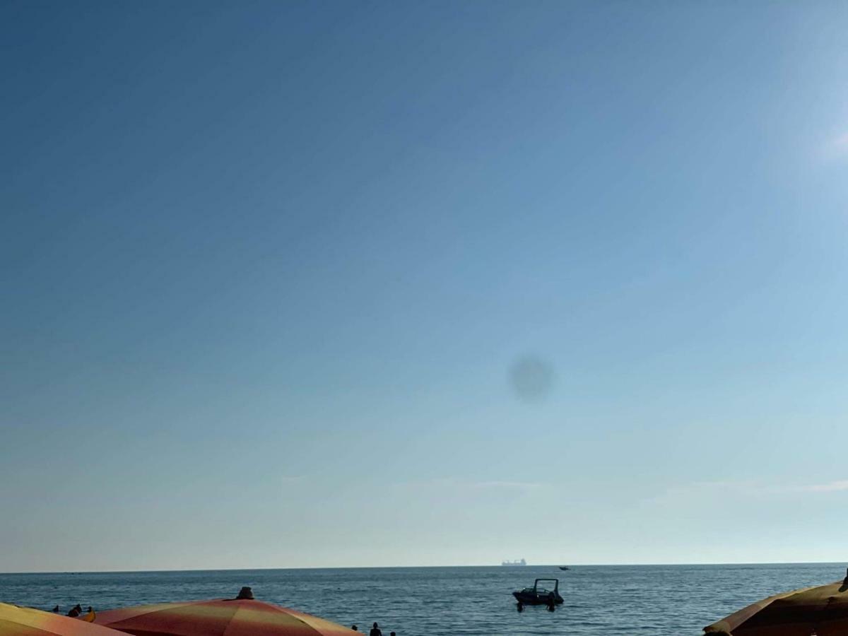 Gzim'S Apartment Durres Exterior photo